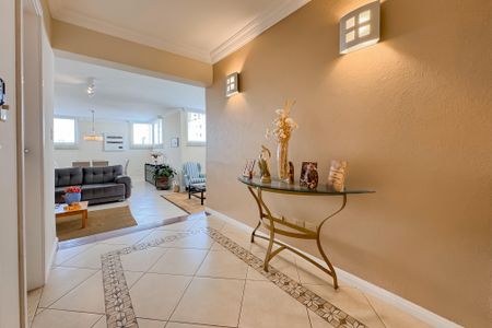 Apartamento para alugar com 200m², 3 quartos e 1 vaga Apartamento para alugar com 200m², 3 quartos e 1 vagaSala - Entrada