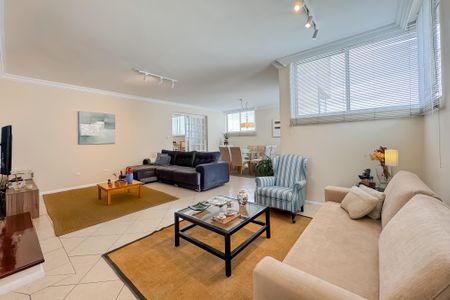 Apartamento para alugar com 200m², 3 quartos e 1 vaga Apartamento para alugar com 200m², 3 quartos e 1 vagaSala