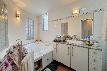 Apartamento para alugar com 200m², 3 quartos e 1 vaga Apartamento para alugar com 200m², 3 quartos e 1 vagaBanheiro da Suíte 3