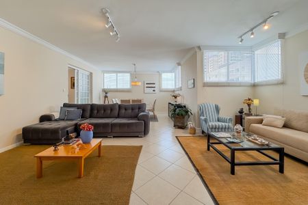 Apartamento para alugar com 200m², 3 quartos e 1 vaga Apartamento para alugar com 200m², 3 quartos e 1 vagaSala