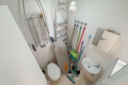 Apartamento para alugar com 200m², 3 quartos e 1 vaga Apartamento para alugar com 200m², 3 quartos e 1 vagaBanheiro de serviço