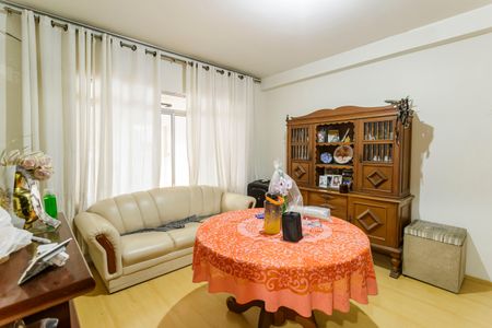 Casa à venda com 500m², 3 quartos e 2 vagas Casa à venda com 500m², 3 quartos e 2 vagasSala