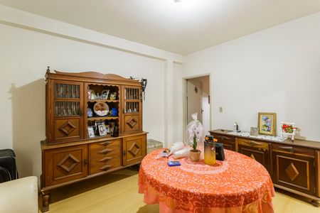 Casa à venda com 500m², 3 quartos e 2 vagas Casa à venda com 500m², 3 quartos e 2 vagasSala