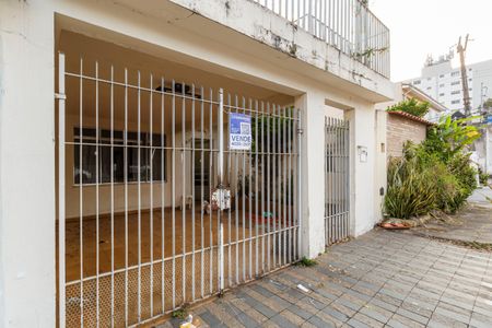 Casa à venda com 500m², 3 quartos e 2 vagas Casa à venda com 500m², 3 quartos e 2 vagasFachada