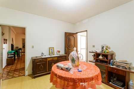 Casa à venda com 500m², 3 quartos e 2 vagas Casa à venda com 500m², 3 quartos e 2 vagasSala