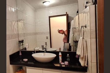 Casa à venda com 282m², 4 quartos e 3 vagasBanheiro 1