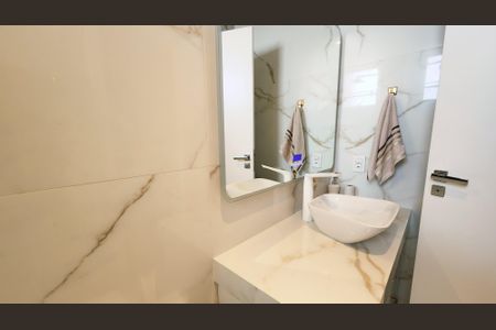 Apartamento à venda com 242m², 3 quartos e 4 vagasBanheiro da Suíte 2