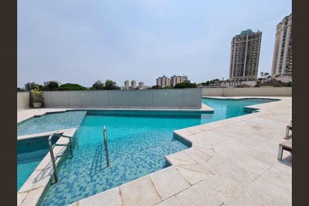 Apartamento à venda com 242m², 3 quartos e 4 vagasÁrea comum - Piscina