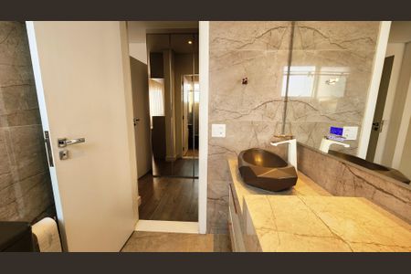 Apartamento à venda com 242m², 3 quartos e 4 vagasBanheiro da Suíte