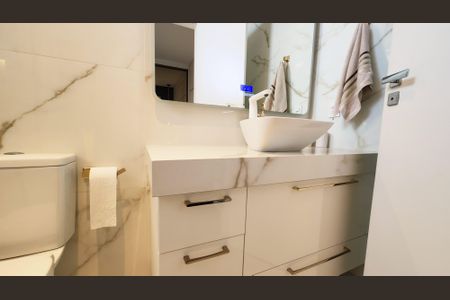 Apartamento à venda com 242m², 3 quartos e 4 vagasBanheiro da Suíte 2