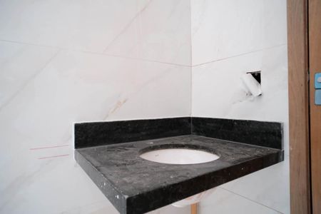 Casa à venda com 79m², 2 quartos e 2 vagasBanheiro da Suíte 2