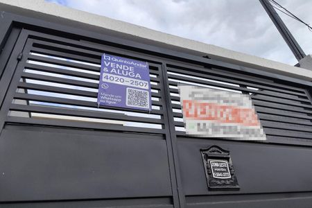 Casa à venda com 79m², 2 quartos e 2 vagas Casa à venda com 79m², 2 quartos e 2 vagasFachada