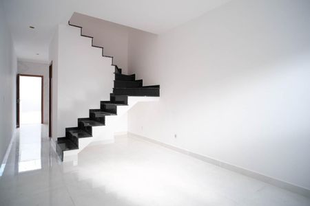 Casa à venda com 79m², 2 quartos e 2 vagasSala