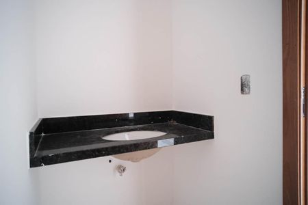 Casa à venda com 79m², 2 quartos e 2 vagasLavabo