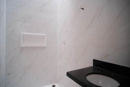 Casa à venda com 79m², 2 quartos e 2 vagasBanheiro da Suíte 2