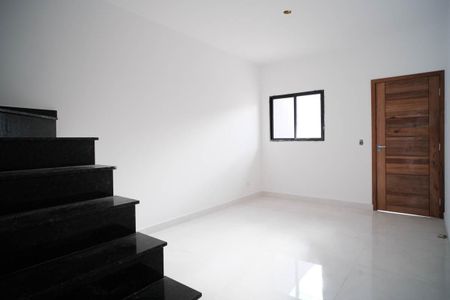 Casa à venda com 79m², 2 quartos e 2 vagasSala