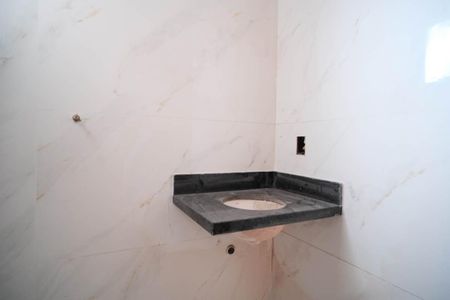 Casa à venda com 79m², 2 quartos e 2 vagasBanheiro da Suíte 1