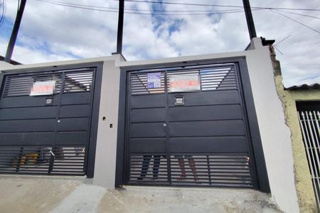 Casa à venda com 79m², 2 quartos e 2 vagas Casa à venda com 79m², 2 quartos e 2 vagasFachada