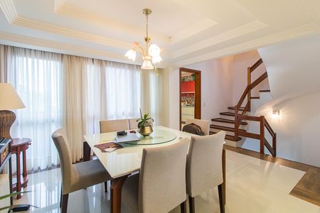 Casa de condomínio à venda com 382m², 3 quartos e 2 vagasSala