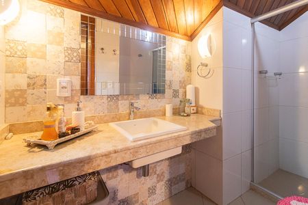 Casa de condomínio à venda com 382m², 3 quartos e 2 vagasBanheiro Social 2