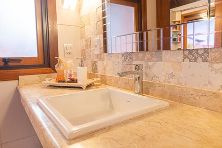 Casa de condomínio à venda com 382m², 3 quartos e 2 vagasBanheiro Social 2