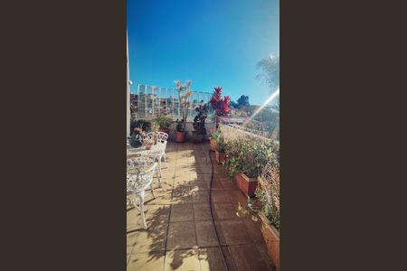 Casa à venda com 1850m², 2 quartos e 4 vagas Casa à venda com 1850m², 2 quartos e 4 vagasVaranda do Quarto 2