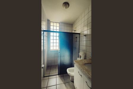 Casa à venda com 1850m², 2 quartos e 4 vagas Casa à venda com 1850m², 2 quartos e 4 vagasBanheiro da Suíte