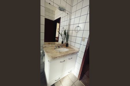 Casa à venda com 1850m², 2 quartos e 4 vagas Casa à venda com 1850m², 2 quartos e 4 vagasBanheiro da Suíte