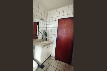 Casa à venda com 1850m², 2 quartos e 4 vagas Casa à venda com 1850m², 2 quartos e 4 vagasBanheiro da Suíte