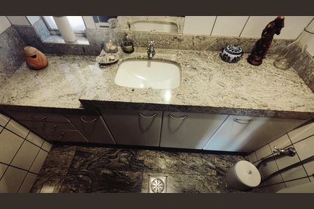 Casa à venda com 1850m², 2 quartos e 4 vagas Casa à venda com 1850m², 2 quartos e 4 vagasBanheiro do Quarto 2