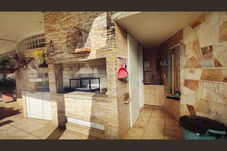 Casa à venda com 1850m², 2 quartos e 4 vagas Casa à venda com 1850m², 2 quartos e 4 vagasÁrea comum - Área externa