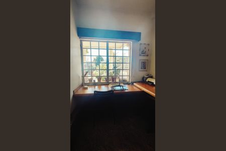 Casa à venda com 1850m², 2 quartos e 4 vagas Casa à venda com 1850m², 2 quartos e 4 vagasEscritório