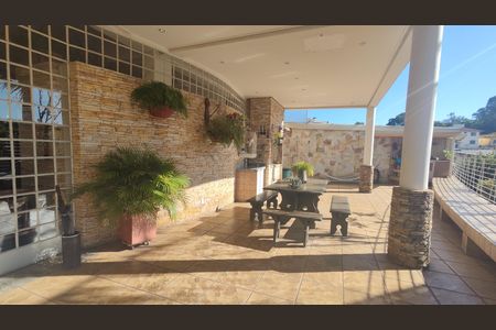 Casa à venda com 1850m², 2 quartos e 4 vagas Casa à venda com 1850m², 2 quartos e 4 vagasVaranda da Sala/Cozinha