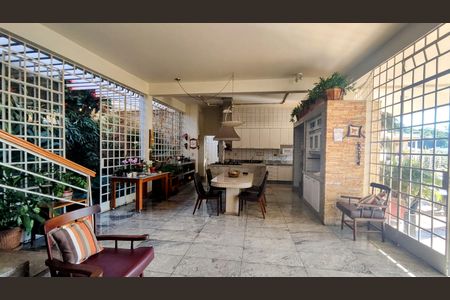 Casa à venda com 1850m², 2 quartos e 4 vagas Casa à venda com 1850m², 2 quartos e 4 vagasSala/Cozinha