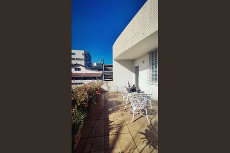 Casa à venda com 1850m², 2 quartos e 4 vagas Casa à venda com 1850m², 2 quartos e 4 vagasVaranda do Quarto 2