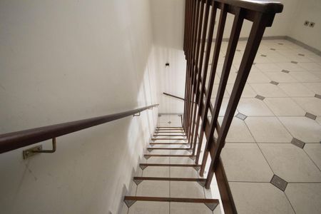 Casa para alugar com 178m², 4 quartos e 2 vagasEscada