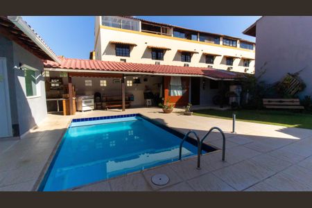 Casa à venda com 490m², 3 quartos e 5 vagas Casa à venda com 490m², 3 quartos e 5 vagasÁrea Externa