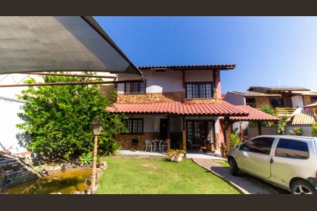 Casa à venda com 490m², 3 quartos e 5 vagas Casa à venda com 490m², 3 quartos e 5 vagasÁrea Externa