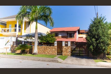 Casa à venda com 490m², 3 quartos e 5 vagas Casa à venda com 490m², 3 quartos e 5 vagasFachada