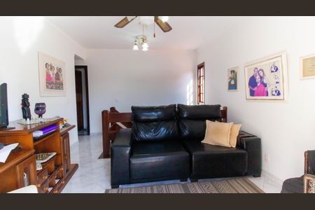 Casa à venda com 490m², 3 quartos e 5 vagas Casa à venda com 490m², 3 quartos e 5 vagasSala