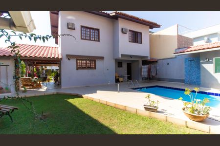 Casa à venda com 490m², 3 quartos e 5 vagas Casa à venda com 490m², 3 quartos e 5 vagasFachada