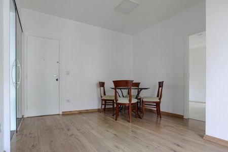 Apartamento para alugar com 75m², 2 quartos e 1 vagaSala