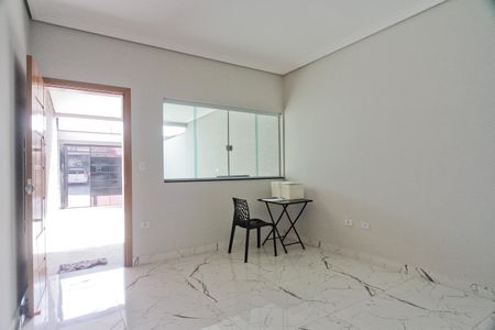 Casa à venda com 110m², 3 quartos e 2 vagas Casa à venda com 110m², 3 quartos e 2 vagasSala