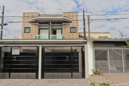 Casa à venda com 110m², 3 quartos e 2 vagas Casa à venda com 110m², 3 quartos e 2 vagasFachada