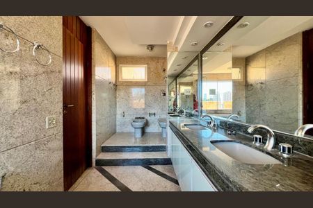 Apartamento à venda com 380m², 5 quartos e 3 vagasBanheiro do Quarto 4