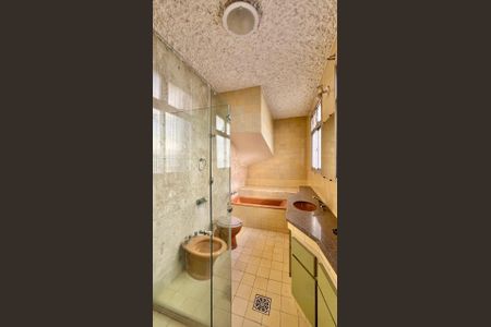 Apartamento à venda com 380m², 5 quartos e 3 vagasBanheiro do Quarto 4