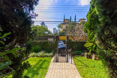 Casa à venda com 290m², 4 quartos e 3 vagasFachada Interna