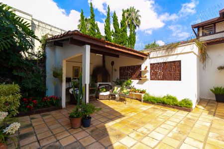 Casa à venda com 290m², 4 quartos e 3 vagasQuintal e Jardim