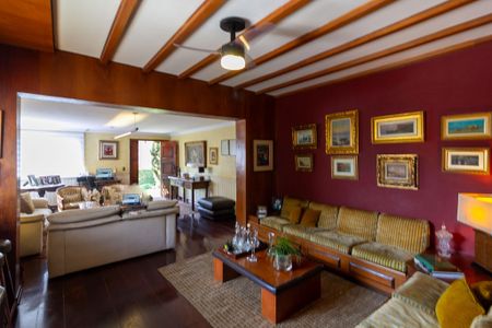 Casa à venda com 290m², 4 quartos e 3 vagasHome Bar