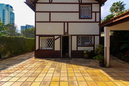 Casa à venda com 290m², 4 quartos e 3 vagasQuintal e Jardim